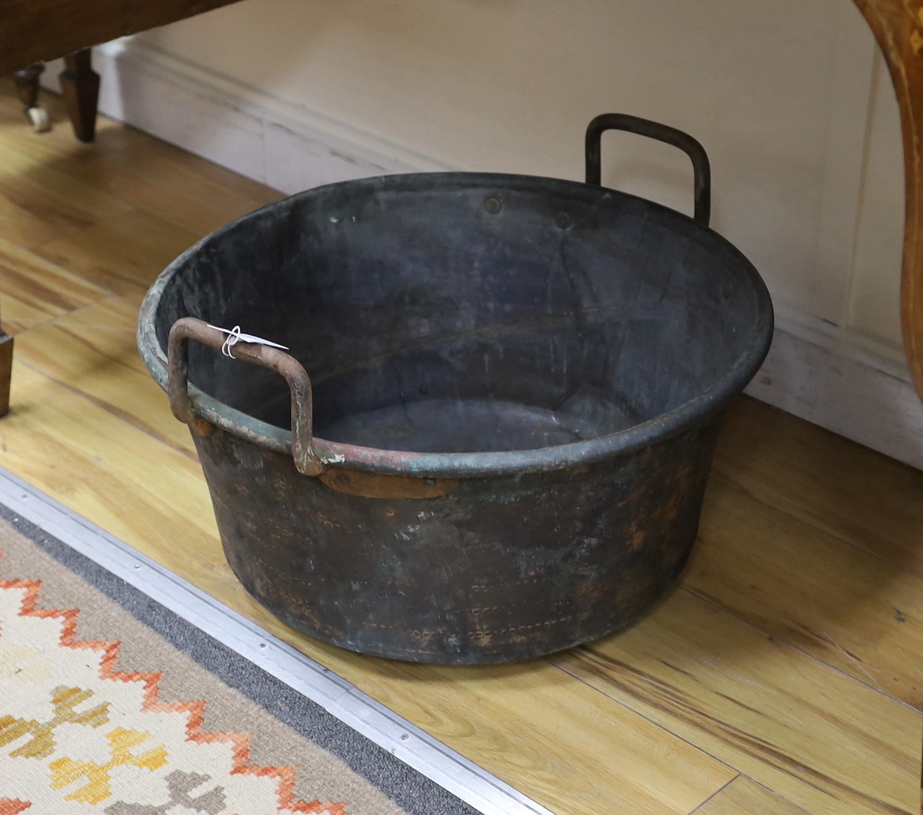 A Victorian circular copper pan, diameter 53cm, height 33cm